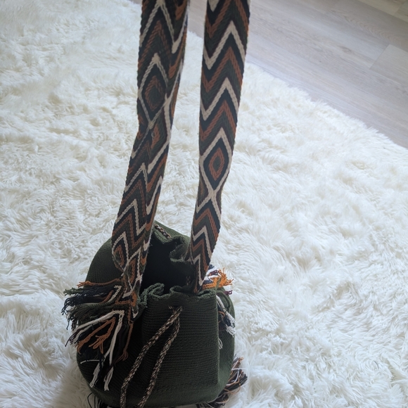 Elegant Olive Green Woven Shoulder Bag - Picture 9 of 14